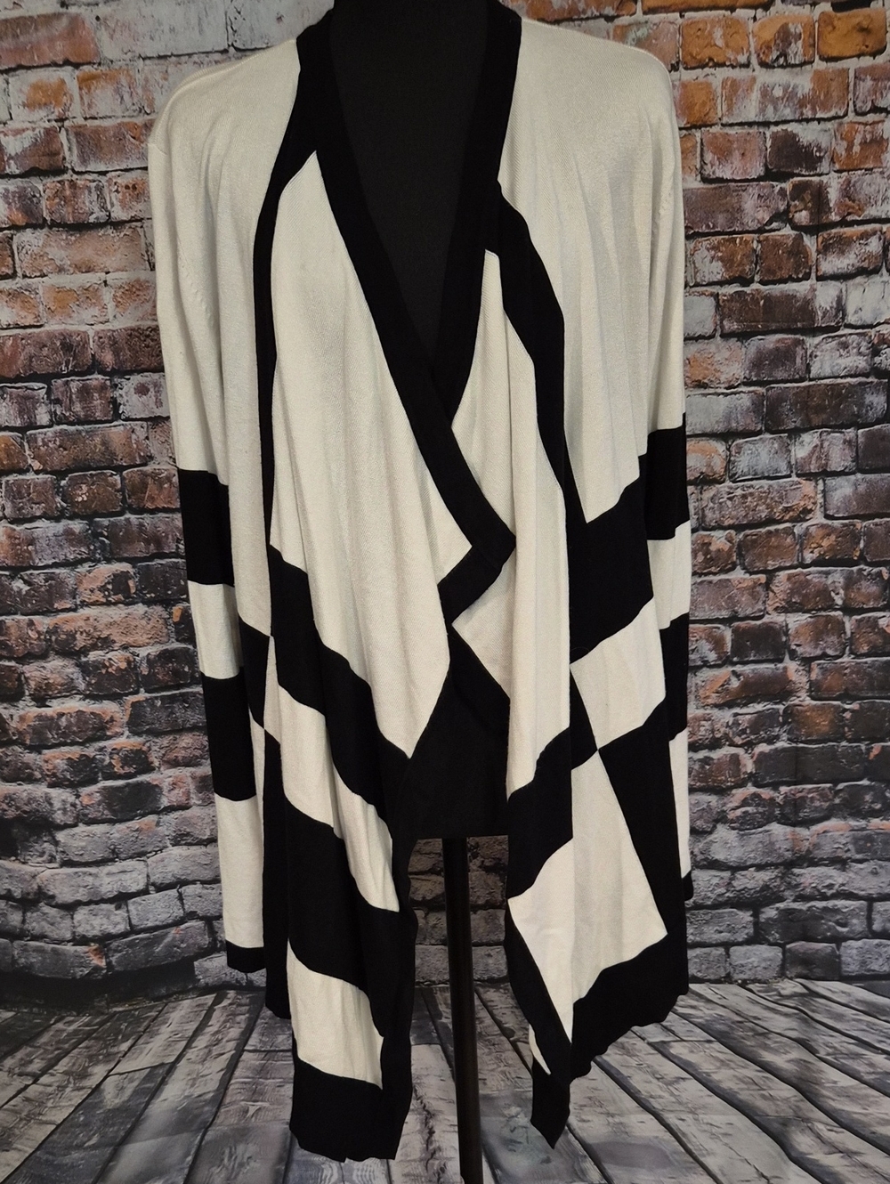 9Grace Elements Black and White Open-Front Striped Cardigan